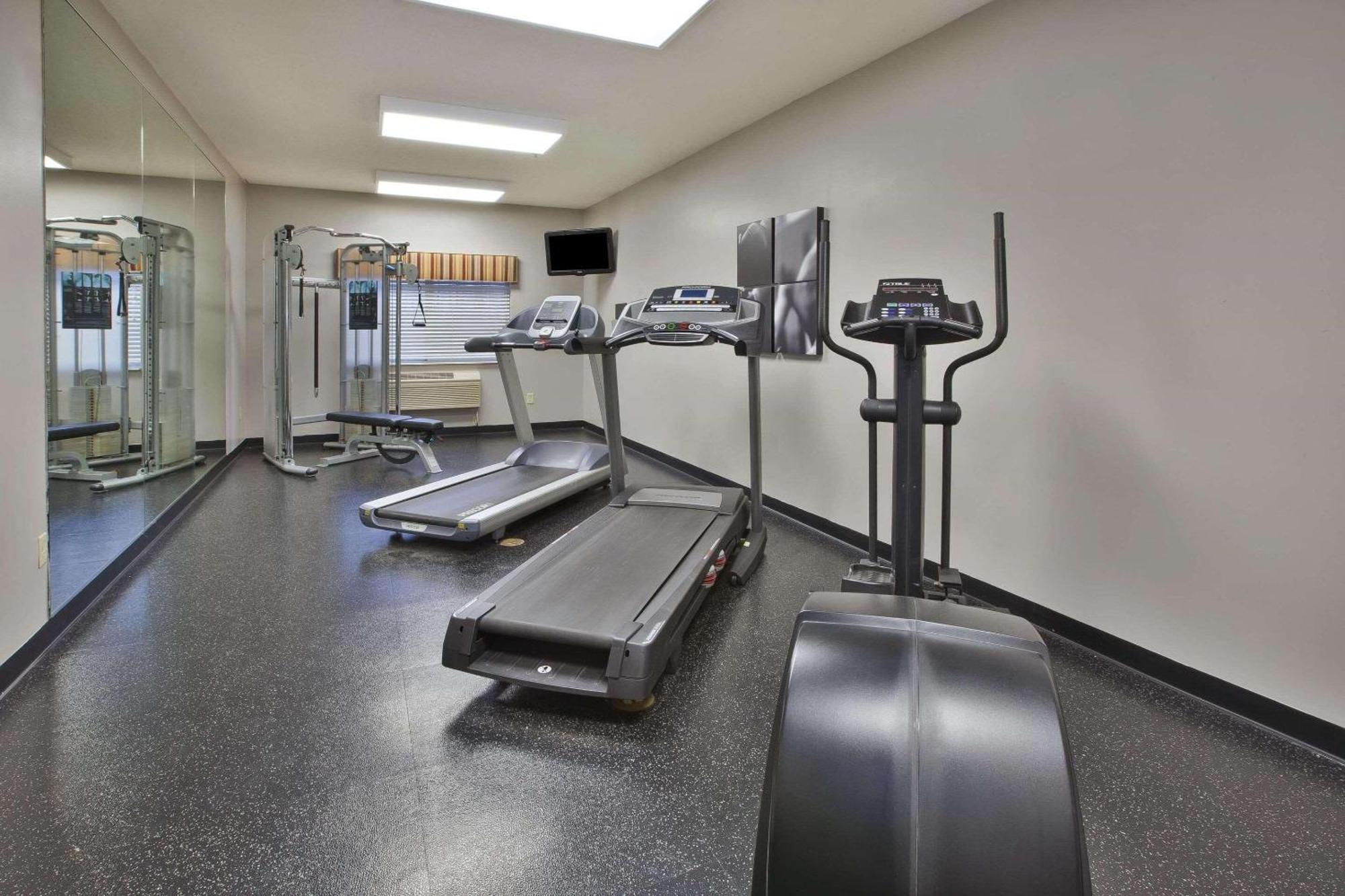Country Inn & Suites By Radisson, Big Rapids, Mi Extérieur photo