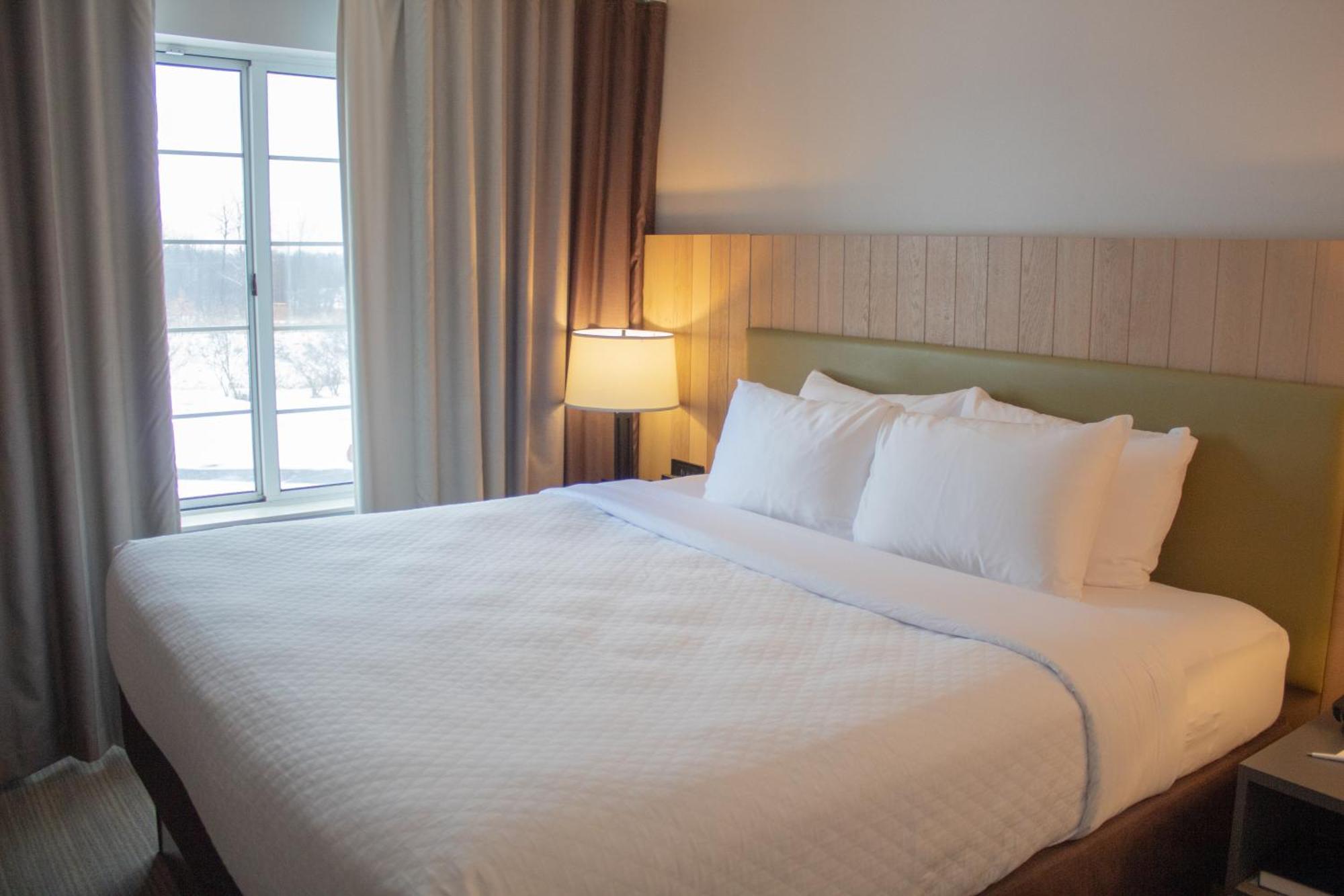 Country Inn & Suites By Radisson, Big Rapids, Mi Extérieur photo